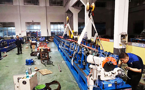 太陽(yáng)能光伏支架機(jī)器