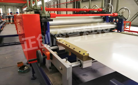 全自動PU彩鋼瓦發(fā)泡機(jī)