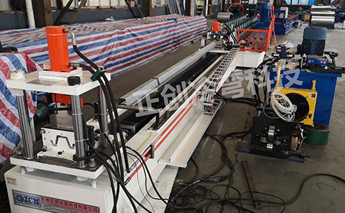 鋼板倉立柱設(shè)備