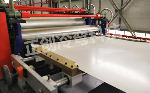 全自動PU彩鋼板發(fā)泡復合機