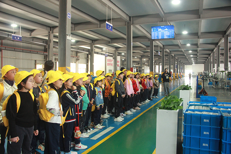 逸夫小學(xué)三年級國際班師生走進(jìn)斯科，開啟研學(xué)之旅